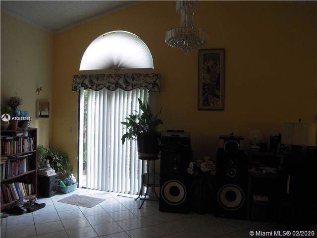 725 Holly St - Photo 1 725 Holly St - Photo 1