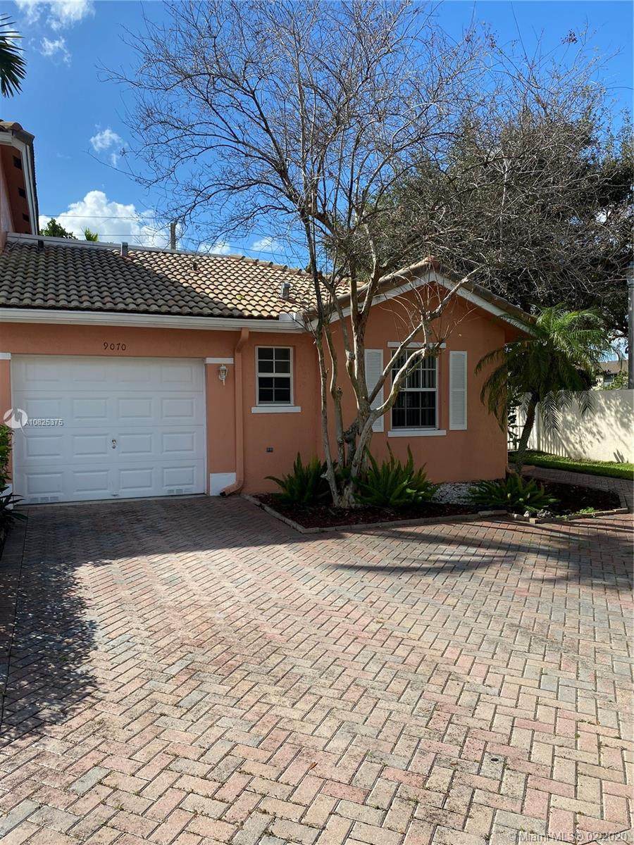 9070 38th Pl - Photo 1