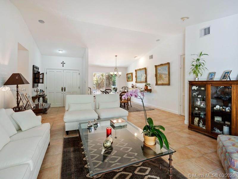 315 Heather Dr - Photo 1