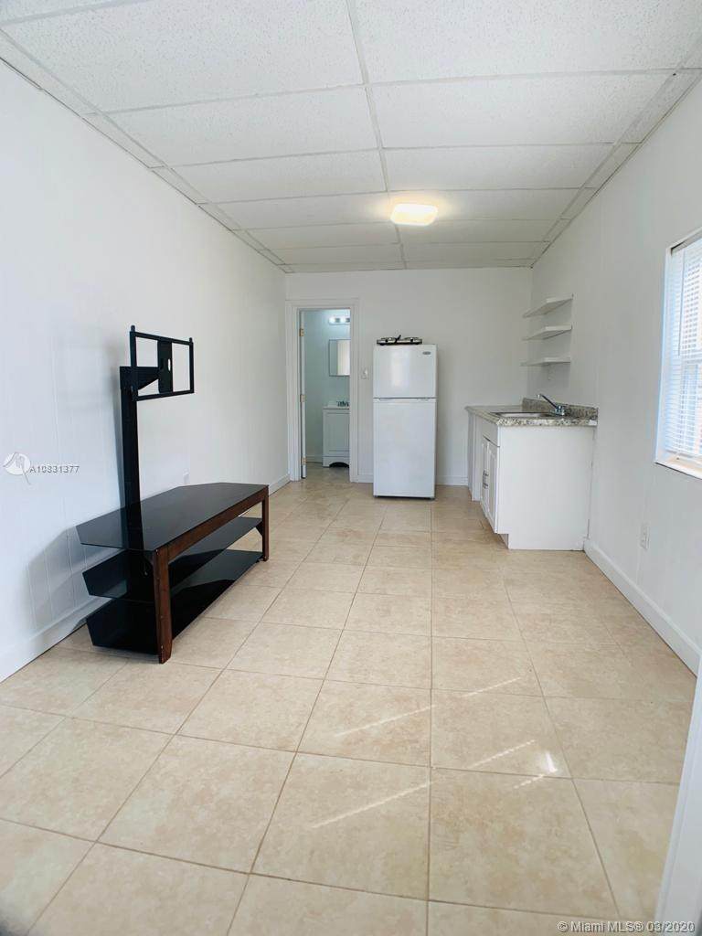 1837 Dewey St - Photo 1