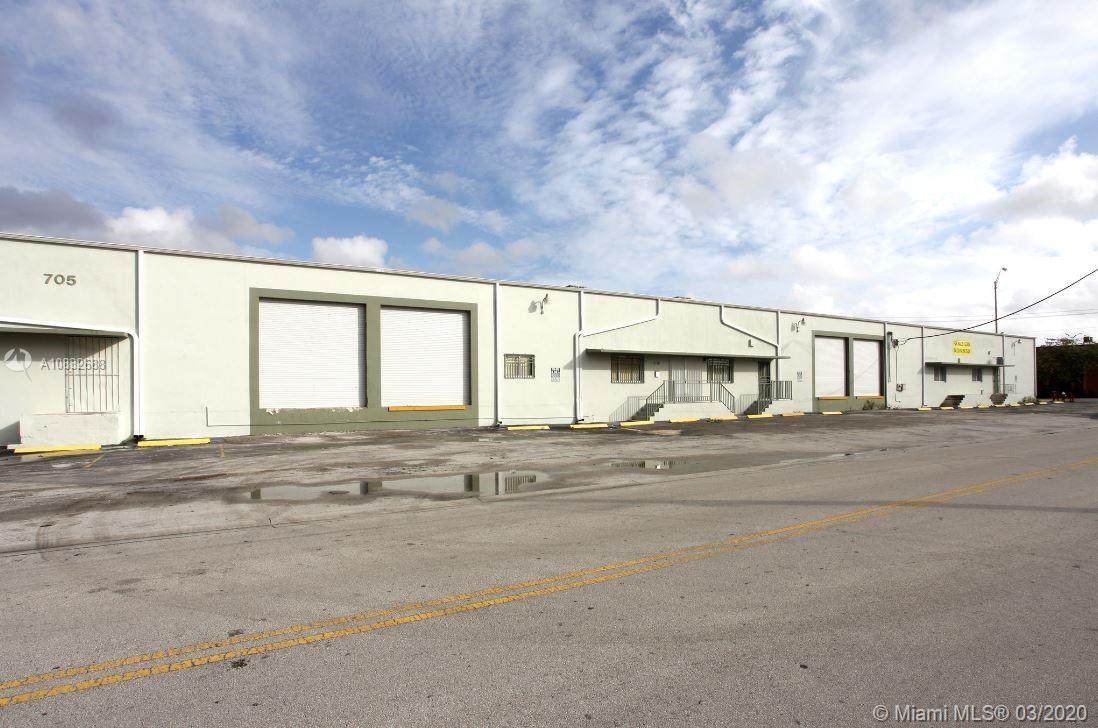 705 28th St - Photo 1