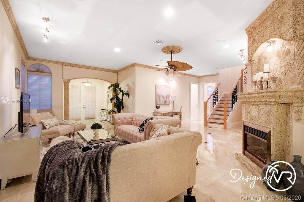 832 Hollywood Blvd - Photo 1