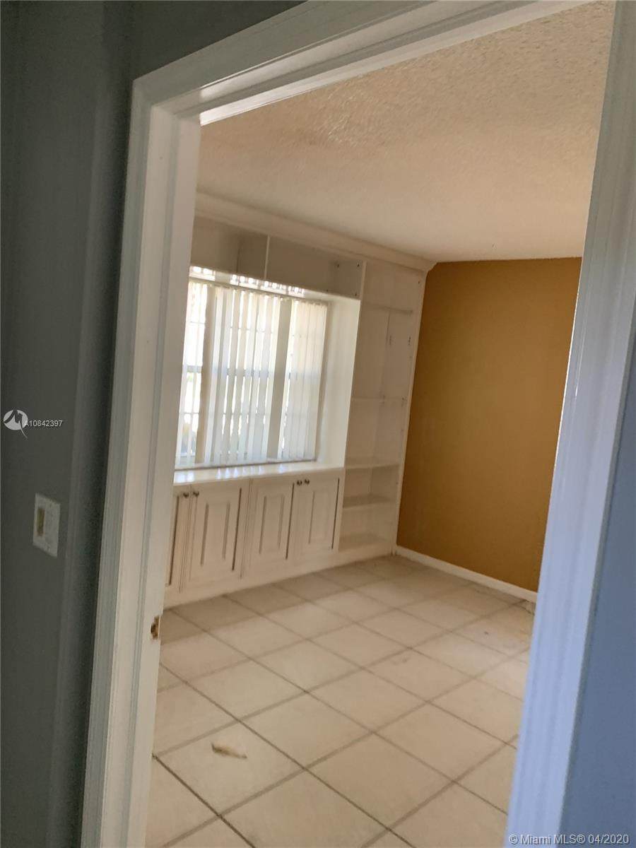 8524 46th Dr - Photo 1