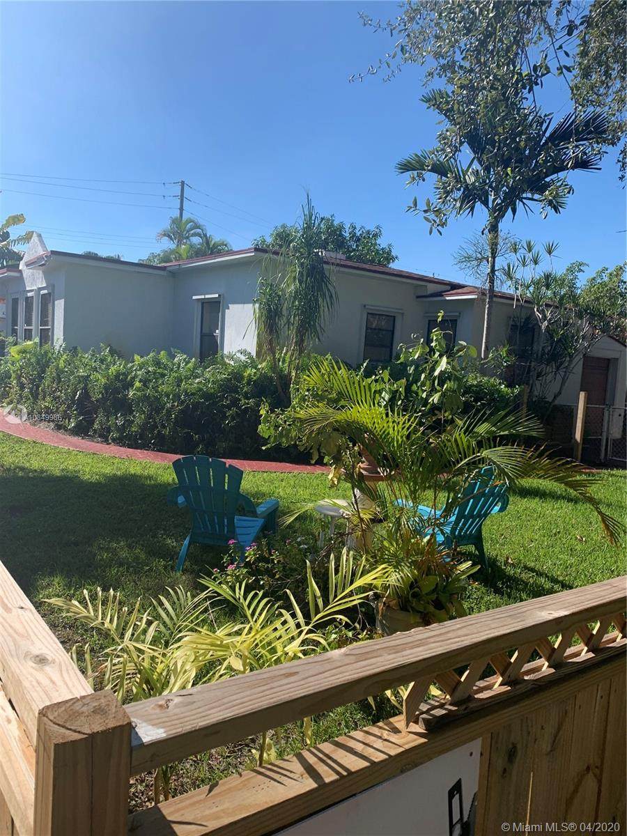706 19th Ave - Photo 1