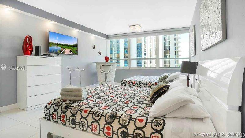5445 Collins Ave - Photo 1