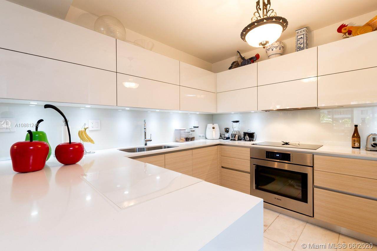201 Crandon Blvd - Photo 1