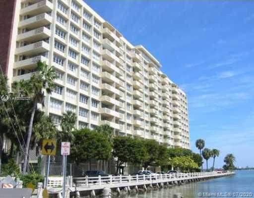 2121 Bayshore Dr - Photo 1