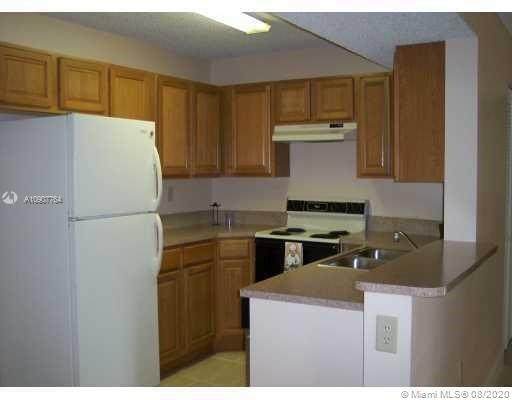 200 Palm Cir W - Photo 1