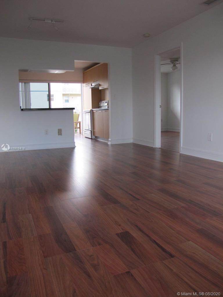 677 24th St - Photo 1