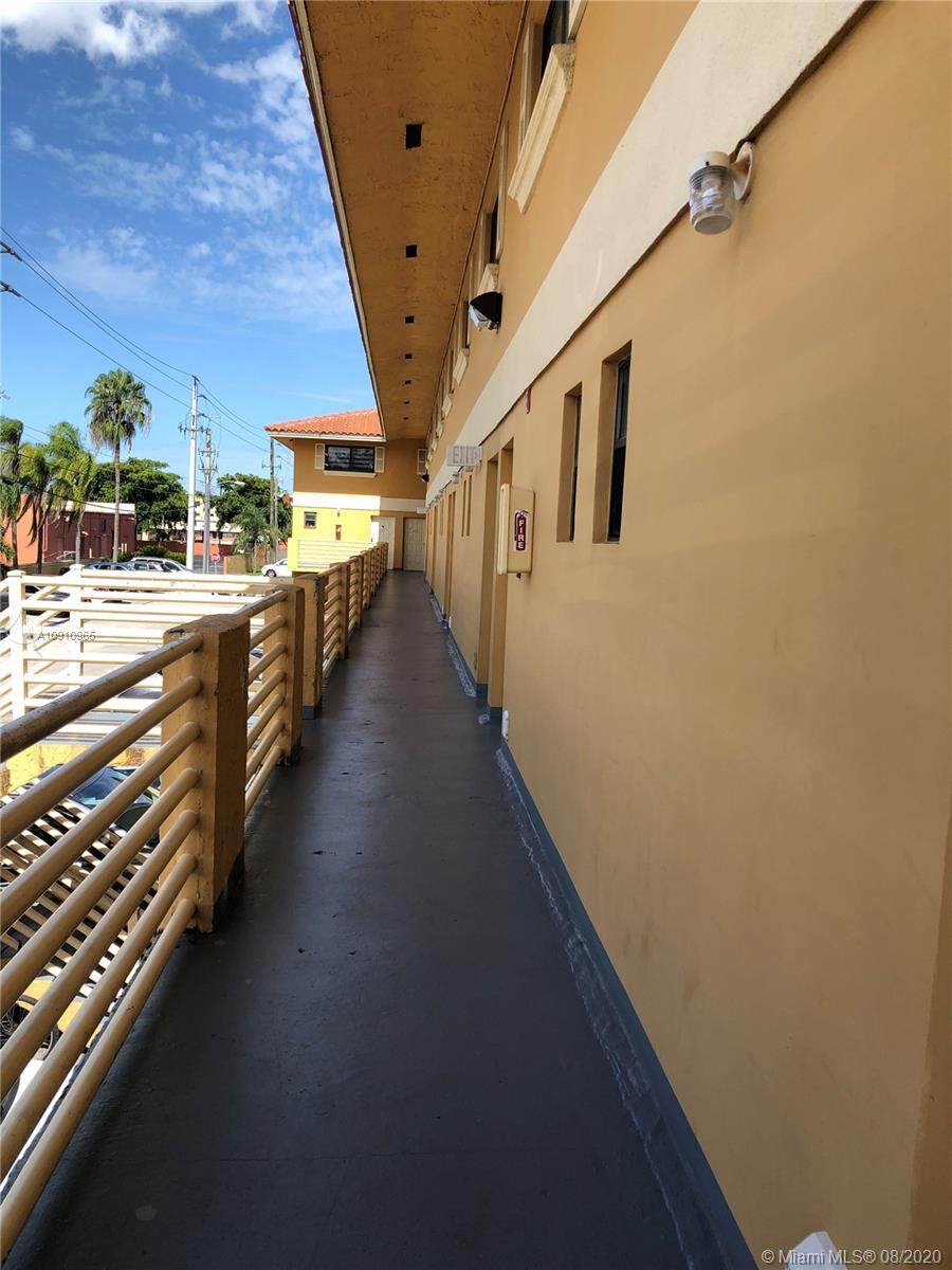 180 Royal Palm Rd - Photo 1
