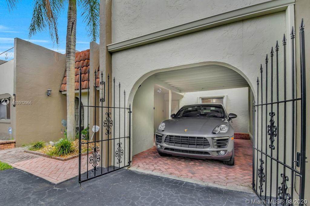 205 Jacaranda Dr - Photo 1