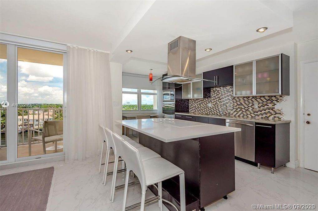 1401 Ocean Dr - Photo 1