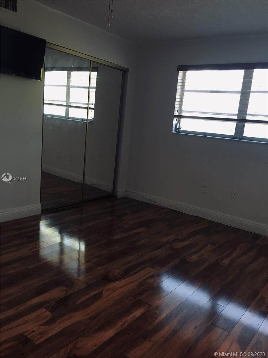 7925 Carlyle Ave - Photo 1