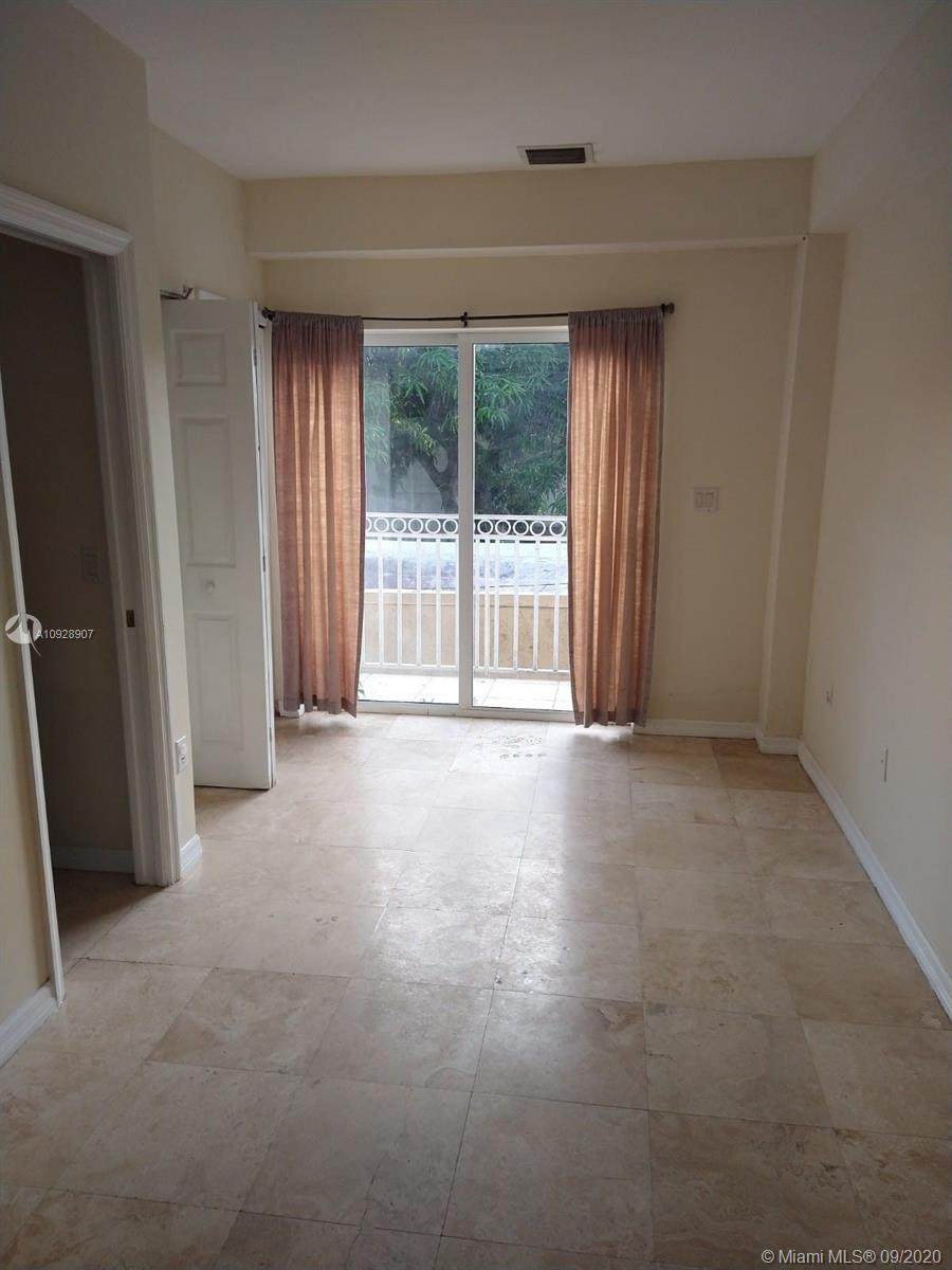 1421 3rd St - Photo 1