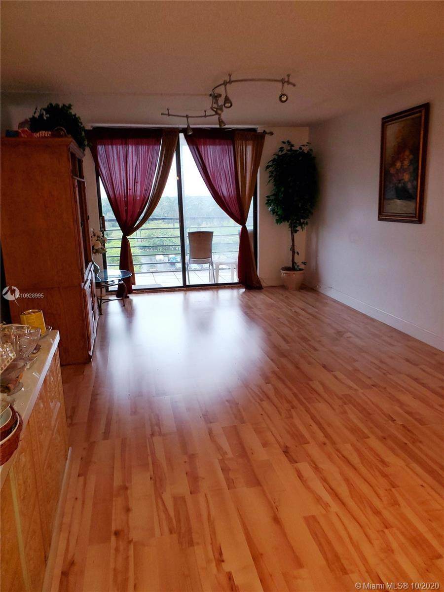 1000 Saint Charles Pl - Photo 1