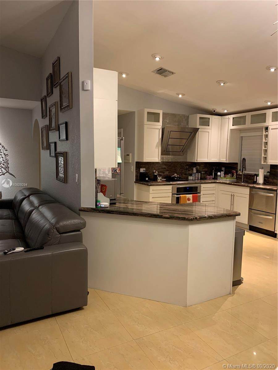 16883 92nd St - Photo 1