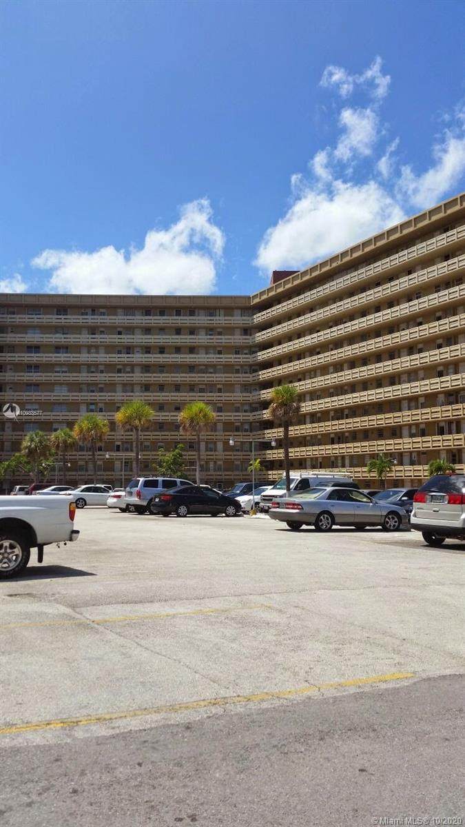 1401 Miami Gardens Dr - Photo 1