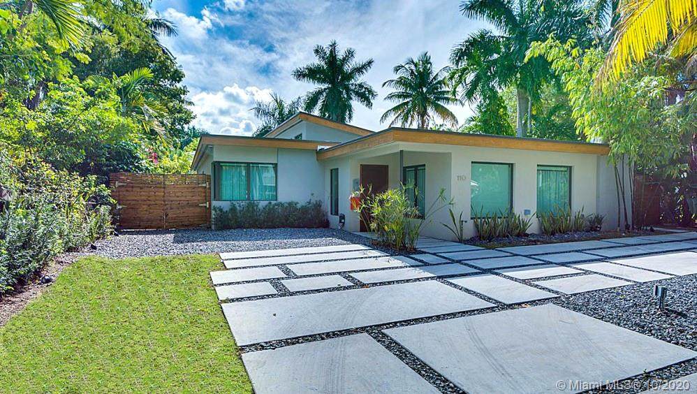 110 Venetian Way. - Photo 1