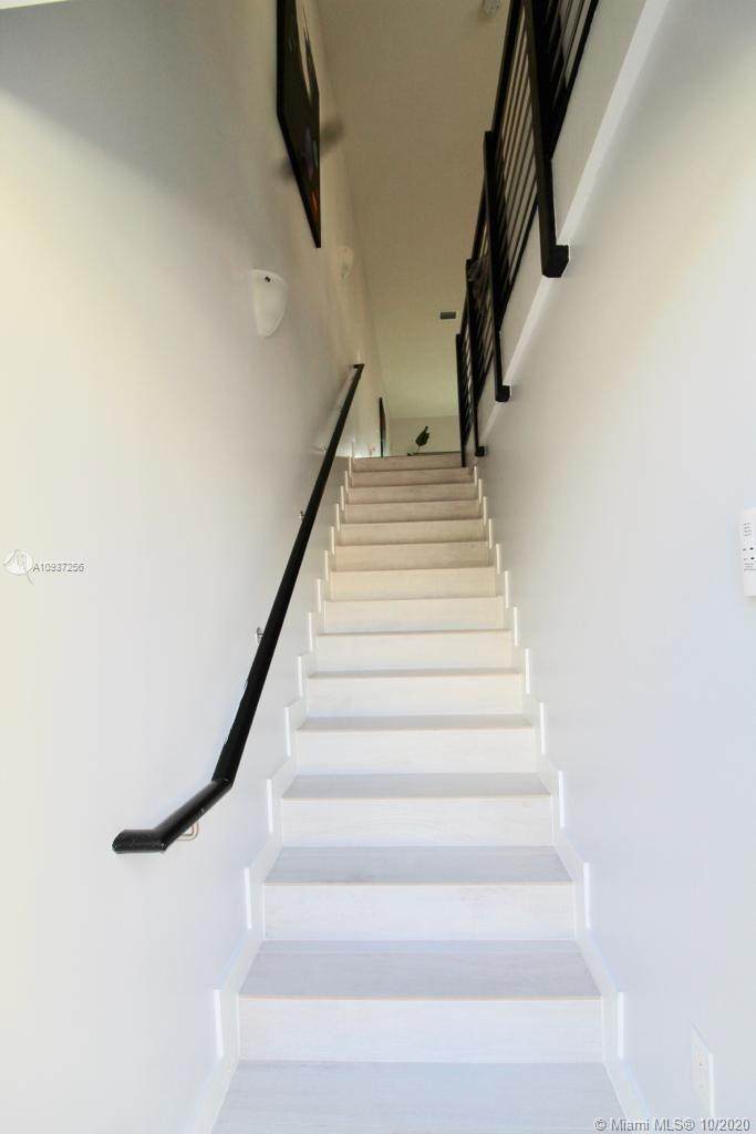 10467 82nd St - Photo 1