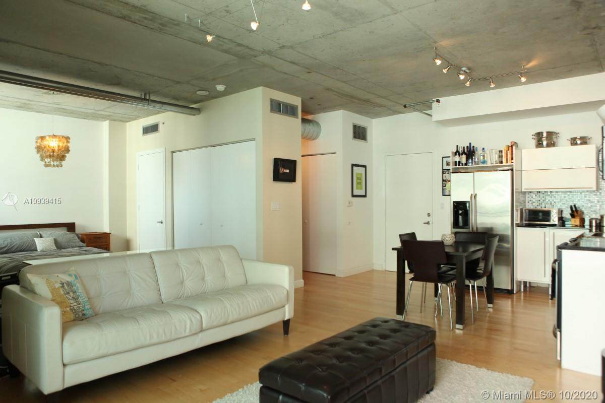 690 1st Ct - Photo 1