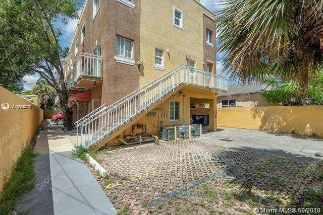 1421 3rd St - Photo 1