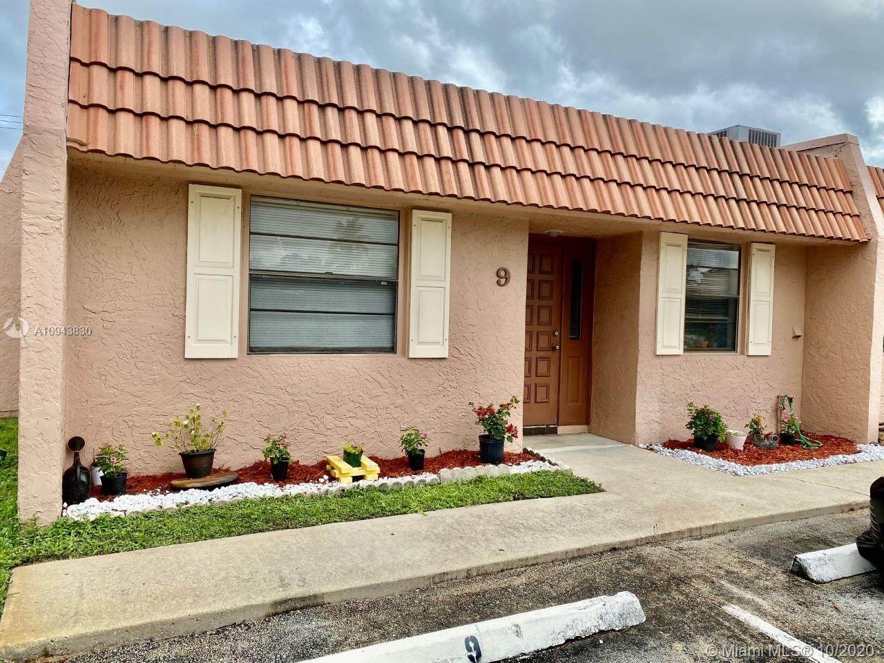 9 Valencia Dr - Photo 1