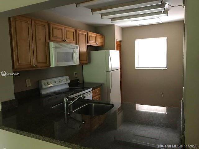 911 209th Ter - Photo 1