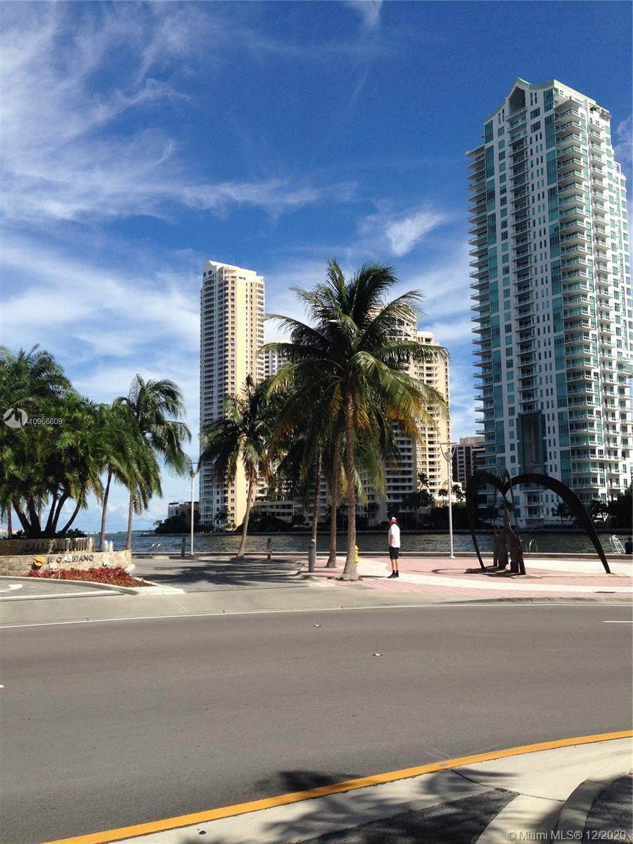 335 Biscayne Blvd - Photo 1