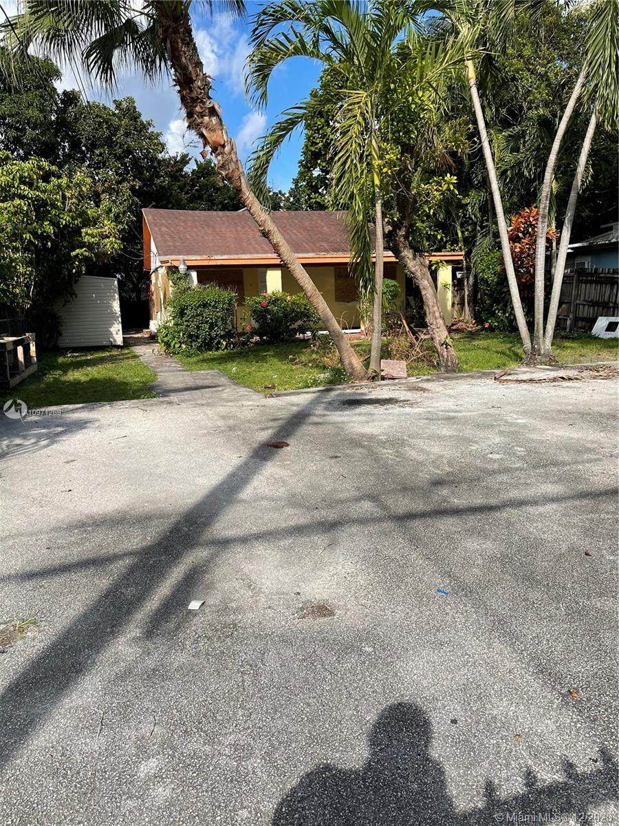 2469 15th St - Photo 1