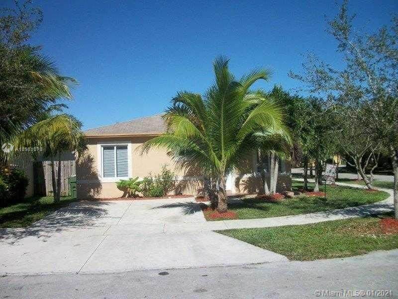 1613 3rd St - Photo 1