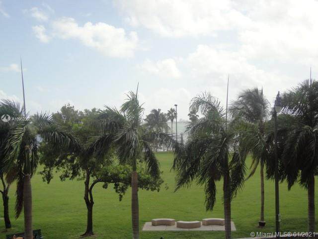 1900 Bayshore Dr - Photo 1