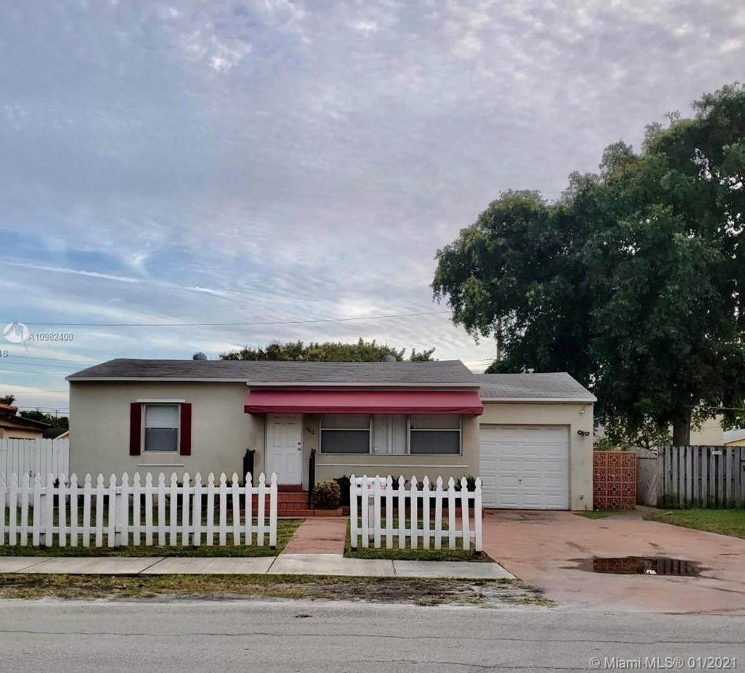 1942 Thomas St - Photo 1