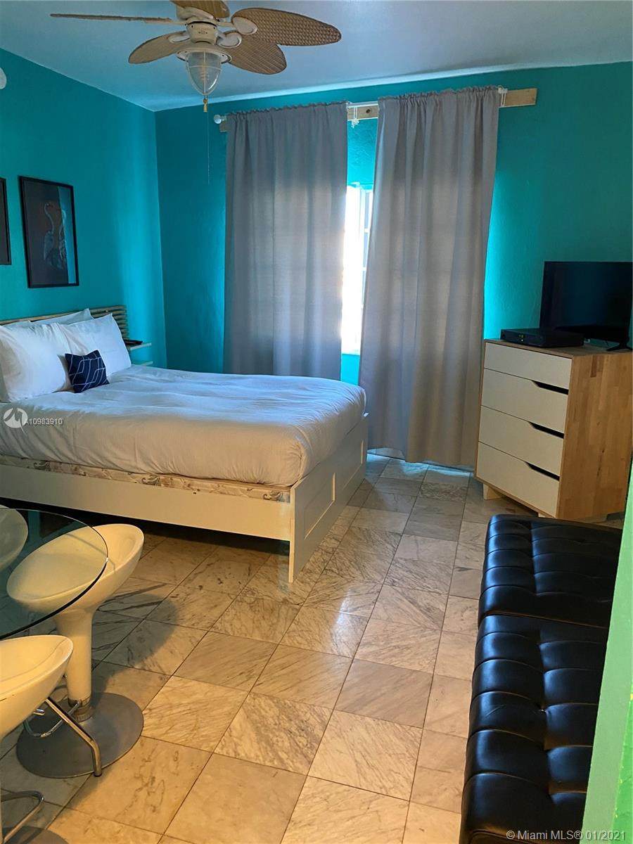 763 Pennsylvania Ave - Photo 1