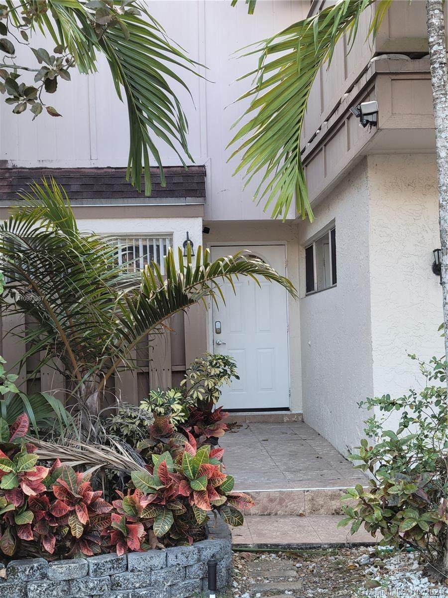 8215 8th St - Photo 1