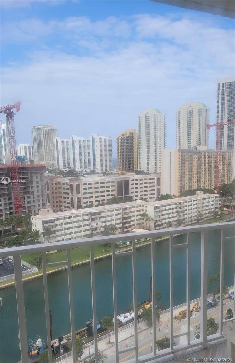 300 Bayview Dr - Photo 1