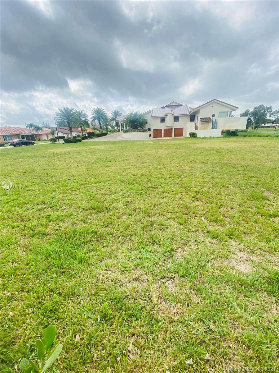 19720 Oakmont Dr - Photo 1