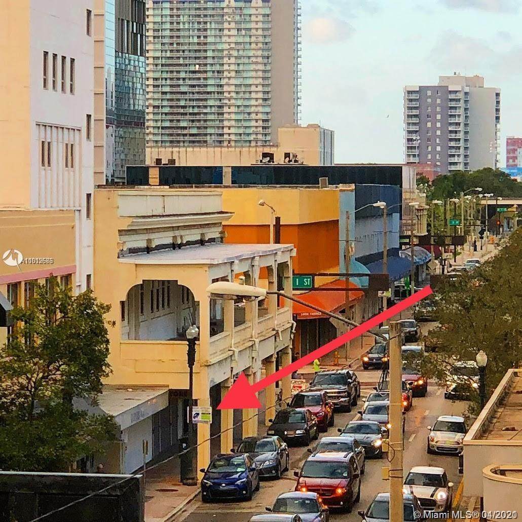 24 Miami Ave - Photo 1