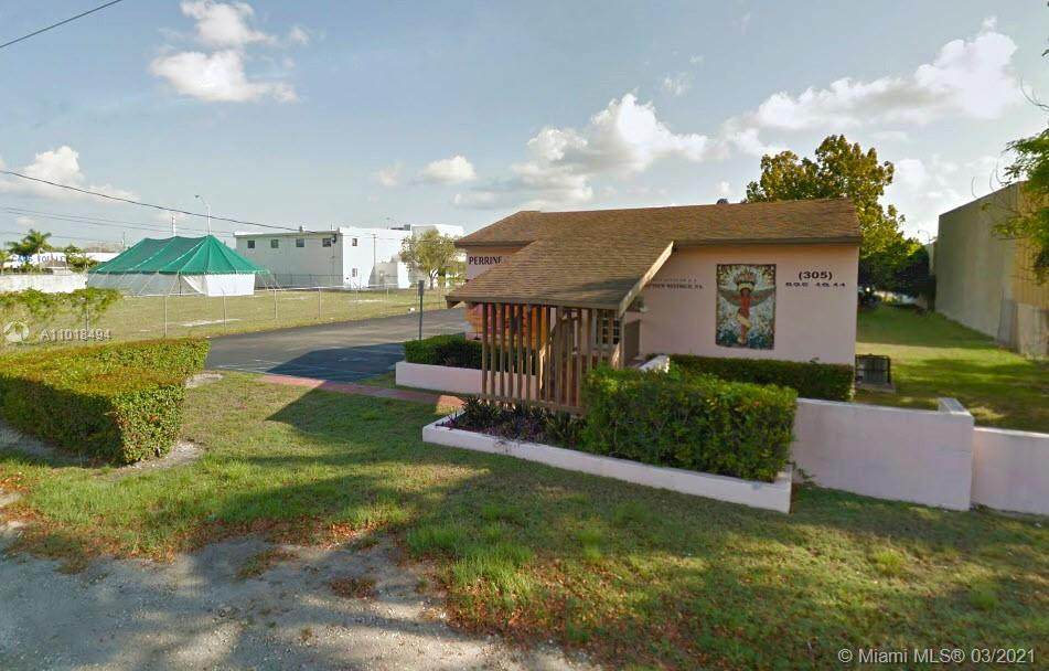 9851 Evergreen St - Photo 1