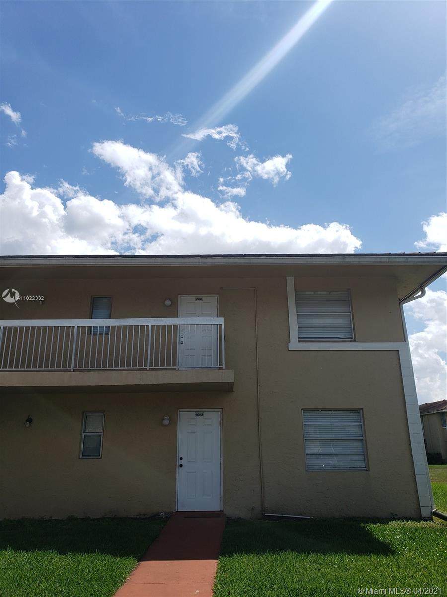 9962 Twin Lakes Dr - Photo 1