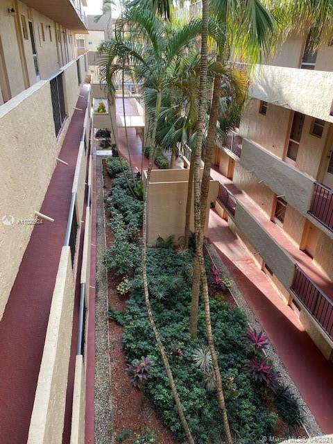 404 68th Ave - Photo 1