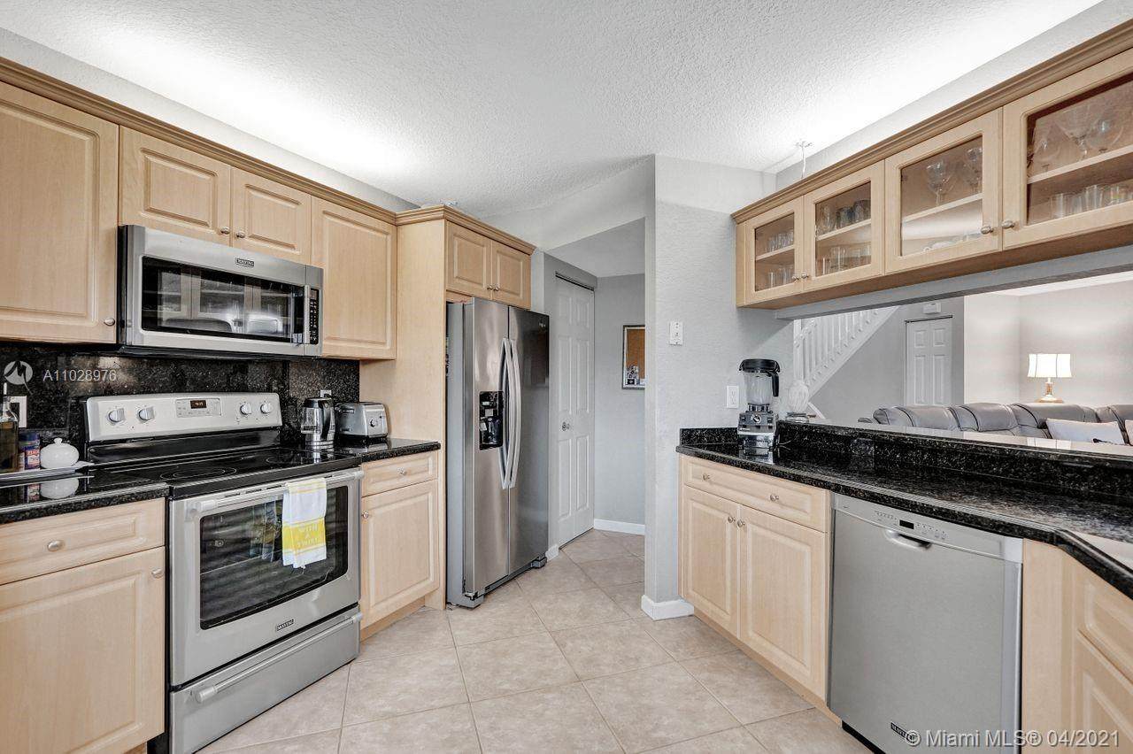9121 Sunrise Blvd - Photo 1