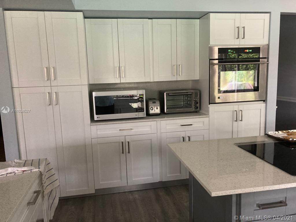 906 110th Ave - Photo 1