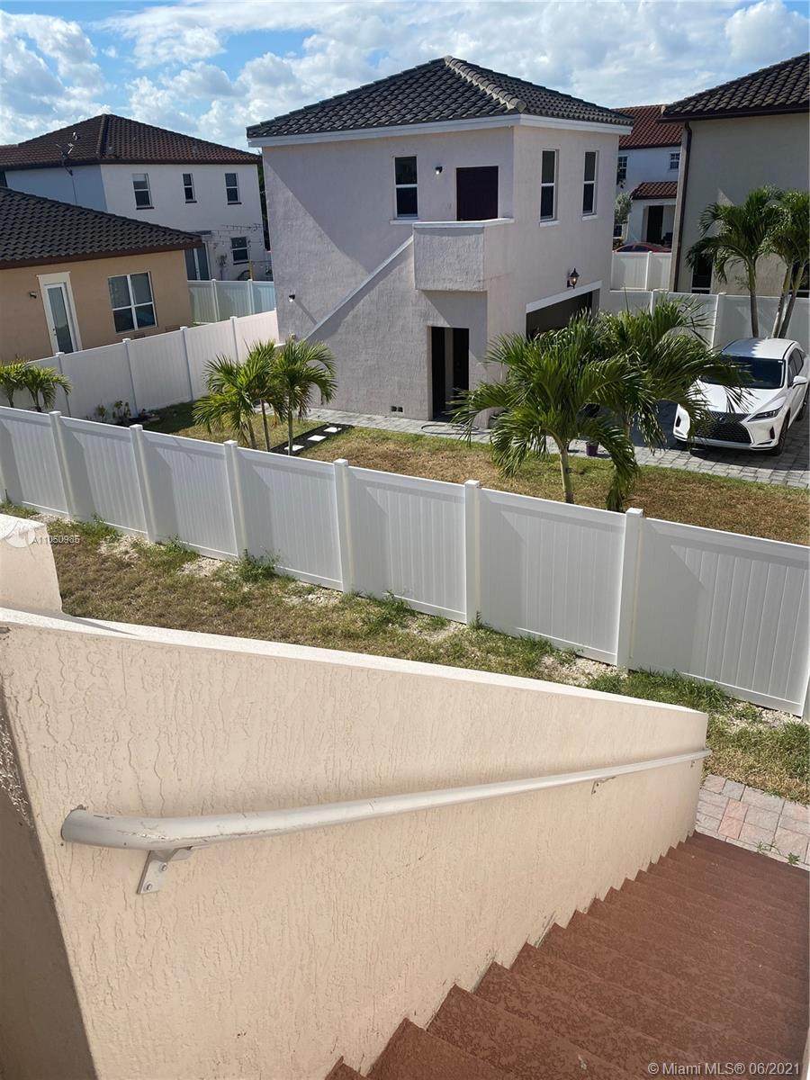 9273 172nd Ave (Studio) - Photo 1