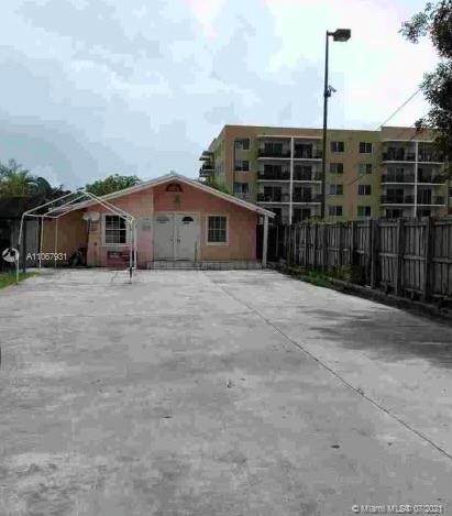 2470 28th St - Photo 1