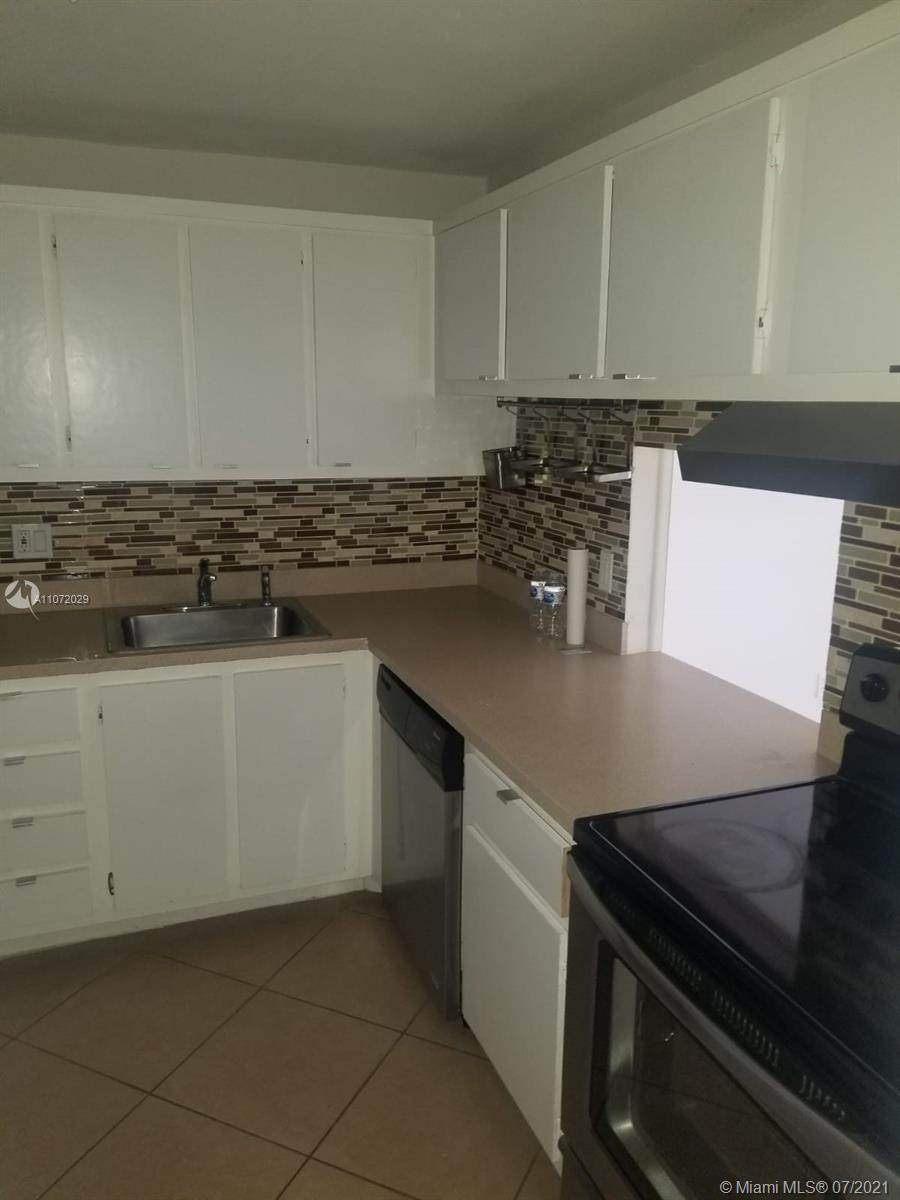 480 Executive Center Dr - Photo 1