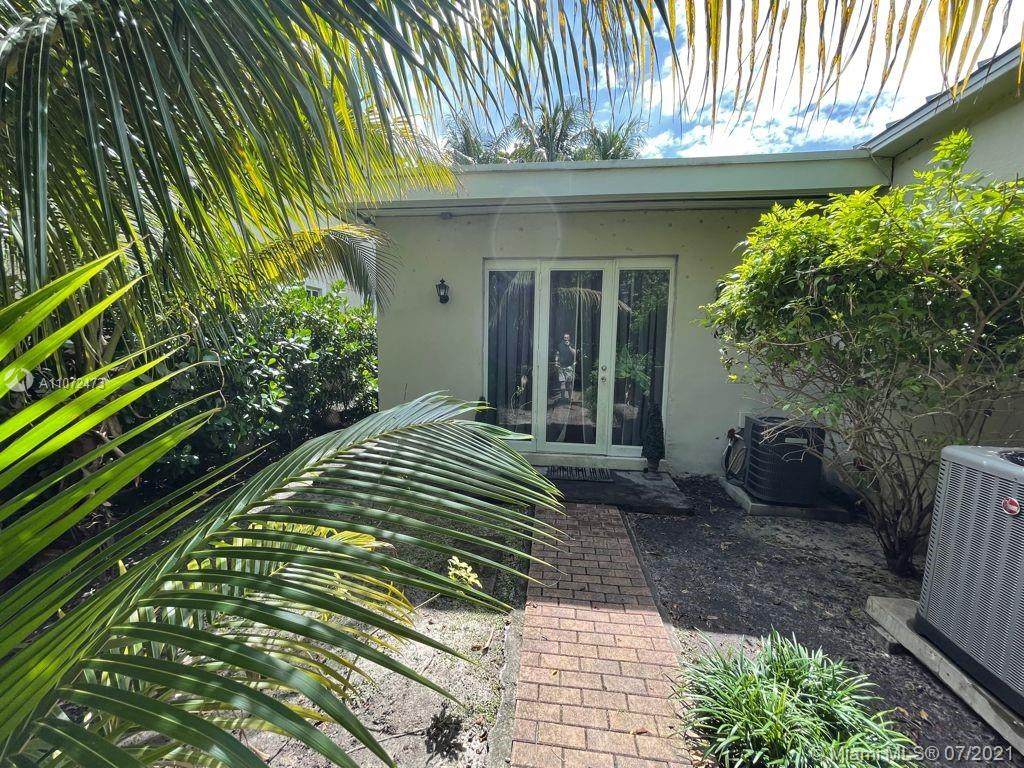 2280 16th Ct - Photo 1
