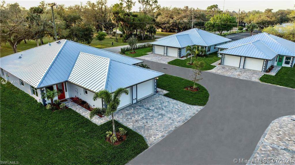 158 Village Circle - Photo 1
