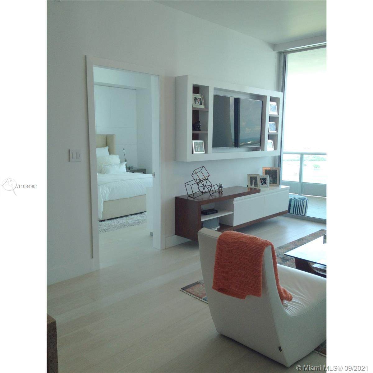900 Biscayne Blvd - Photo 1