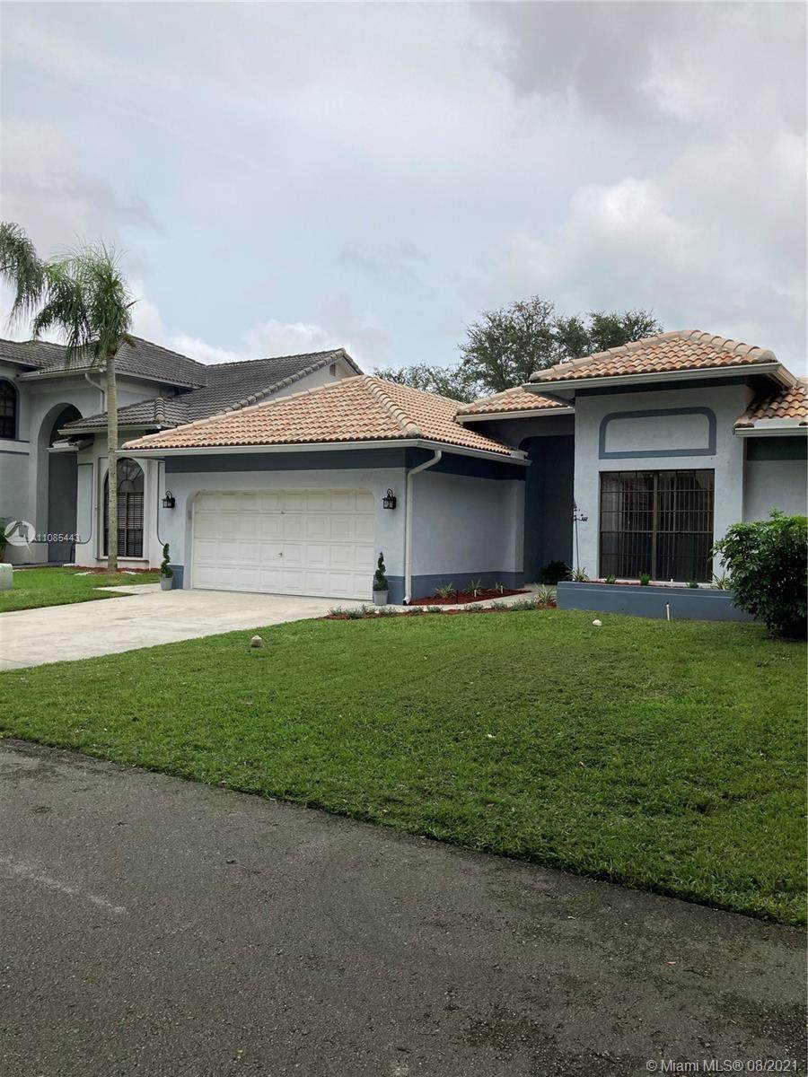 2935 Tulip Dr - Photo 1