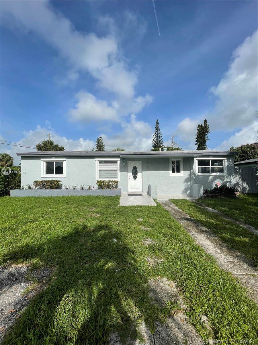901 33rd Dr - Photo 1